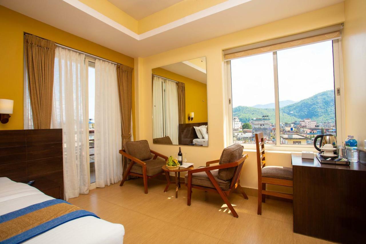 Hotel Lake Paradise ポカラ エクステリア 写真
