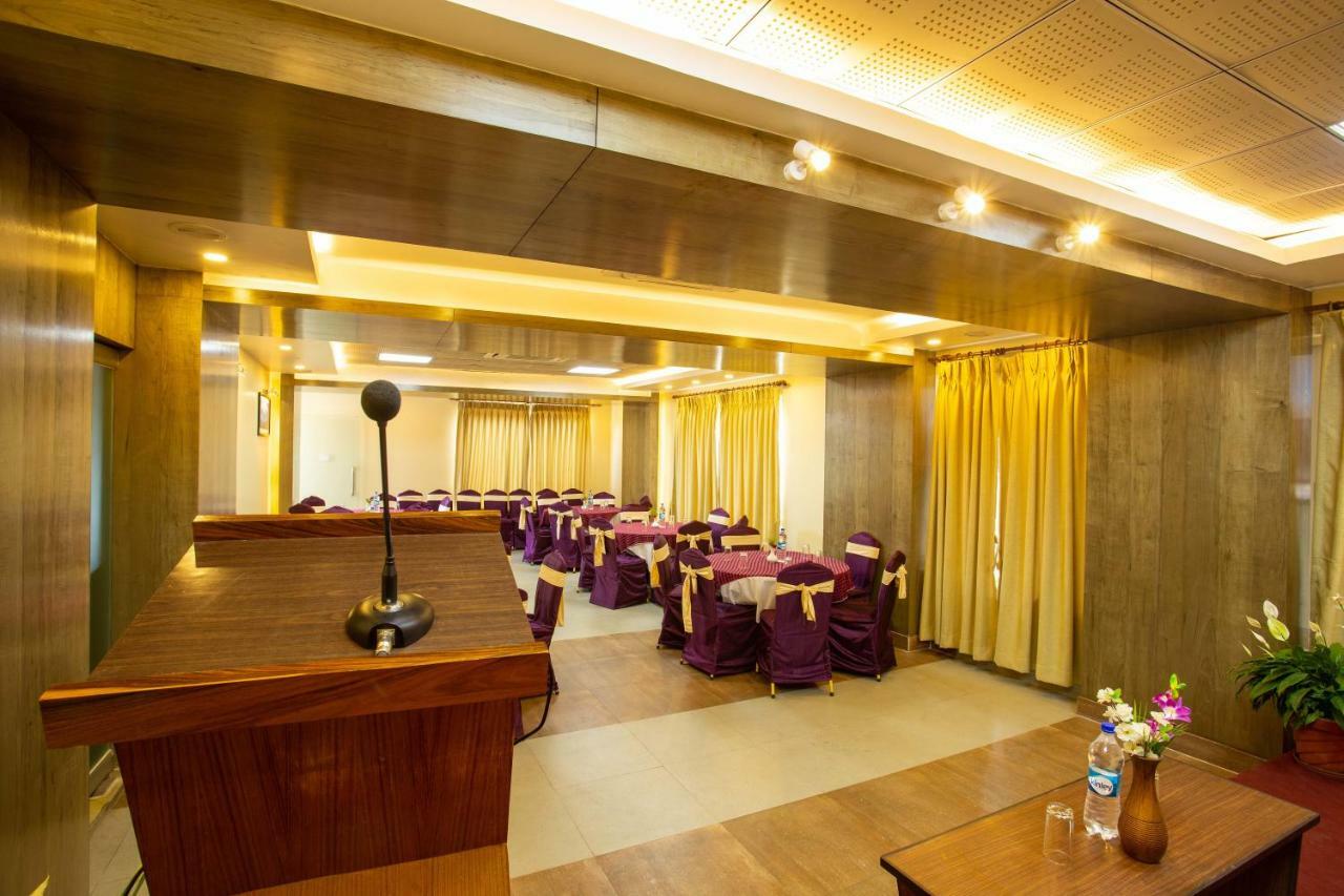 Hotel Lake Paradise ポカラ エクステリア 写真