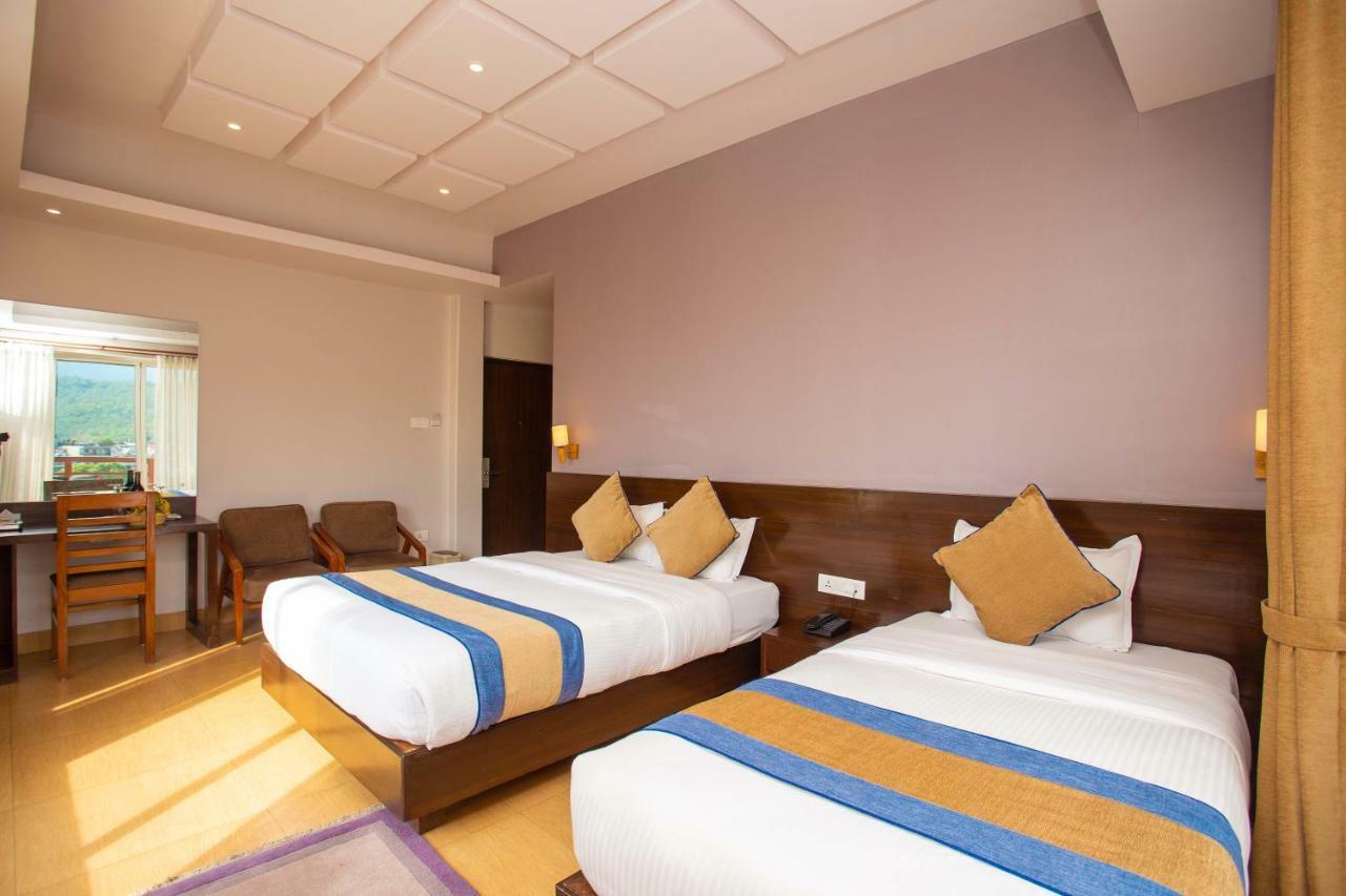 Hotel Lake Paradise ポカラ エクステリア 写真