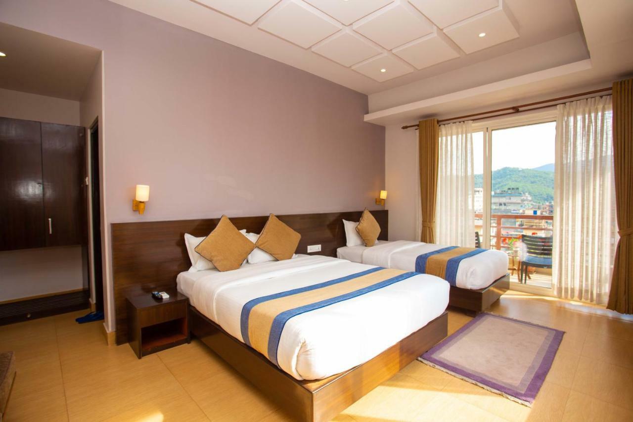 Hotel Lake Paradise ポカラ エクステリア 写真