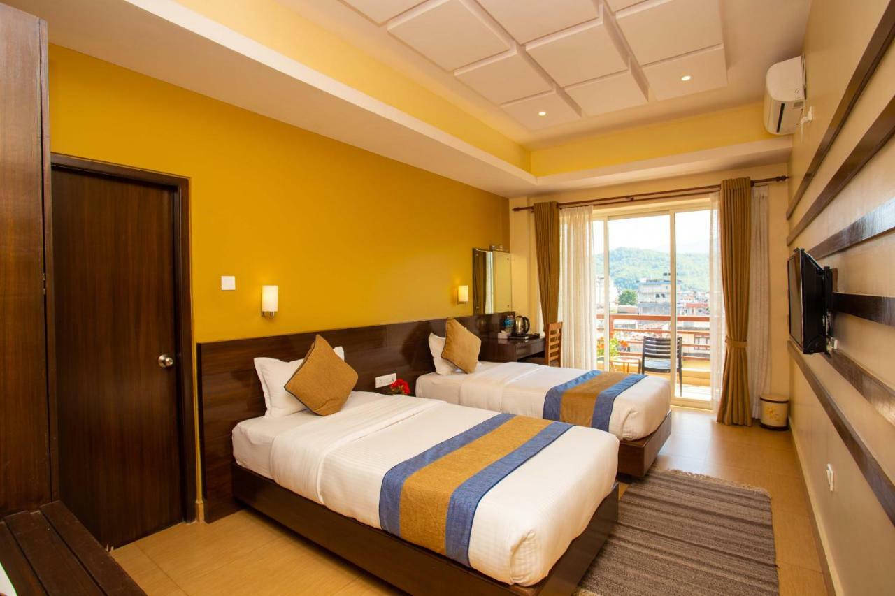 Hotel Lake Paradise ポカラ エクステリア 写真